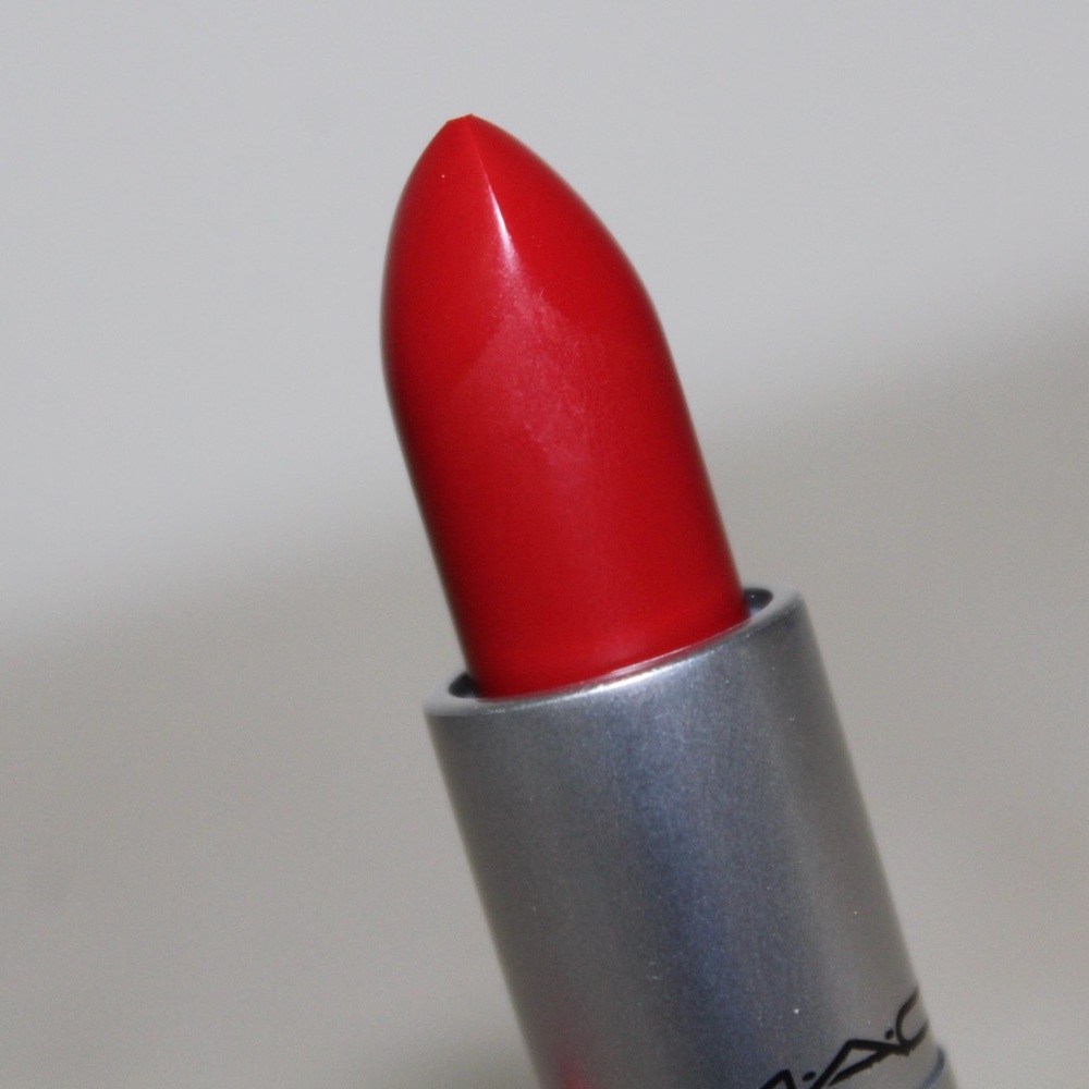 MAC Cosmetics Snow Ball ‘Russian Red’ Matte Lipstick (NWOB) - Picture 15 of 15